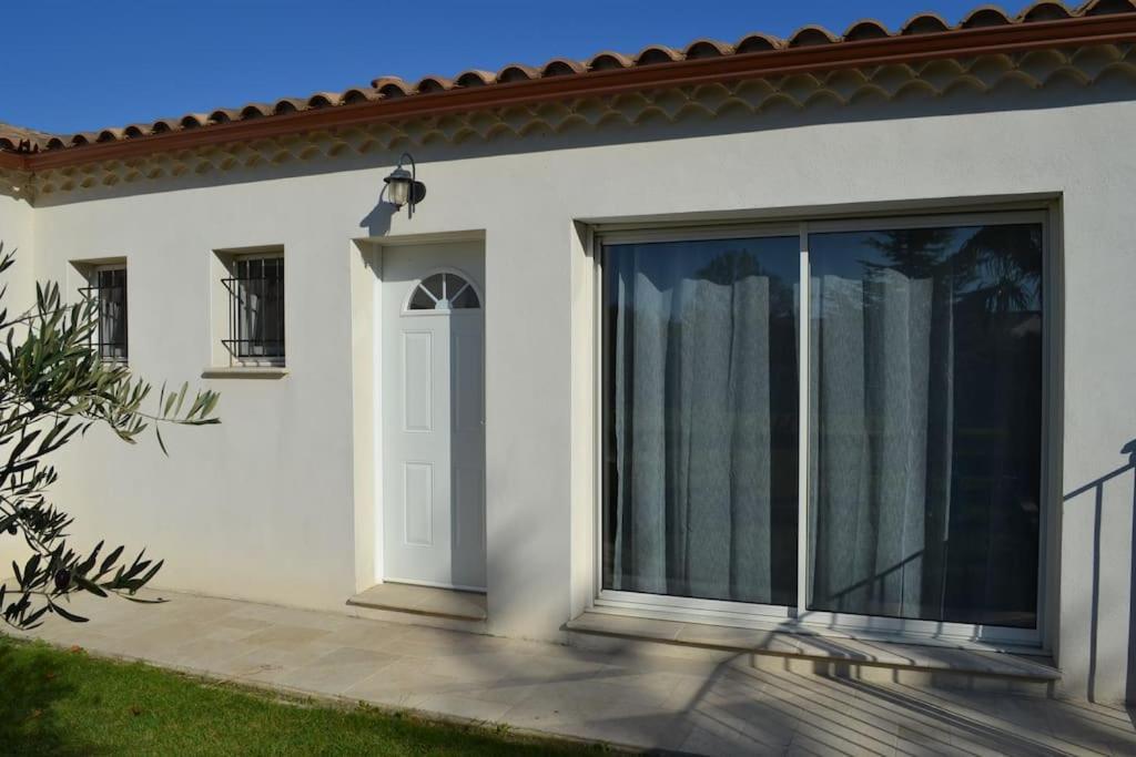 Joli Appartement Au Calme Entre Nimes Et Avignon Meynes Exterior photo